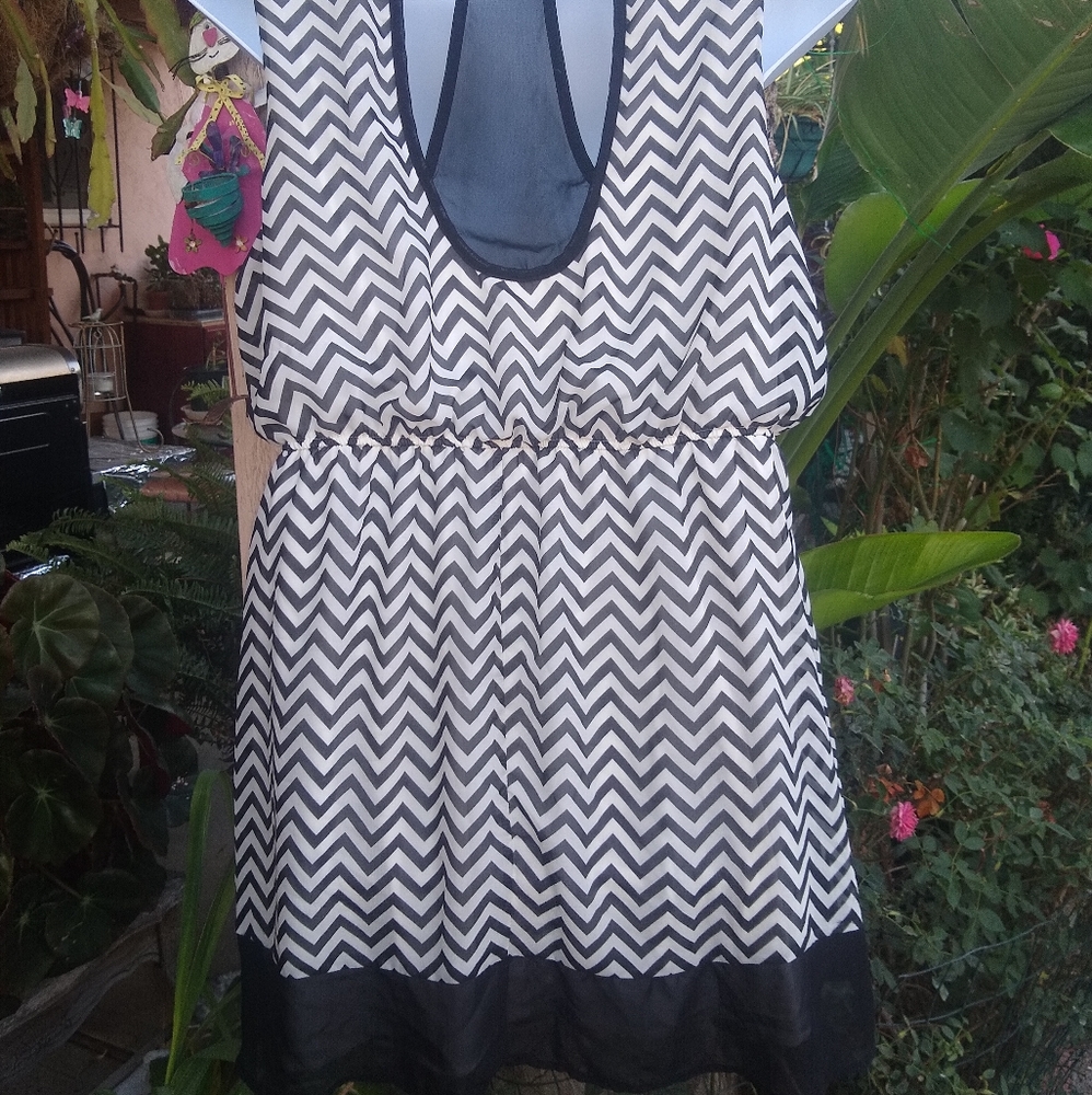 Dress - Picture 2 of 6
